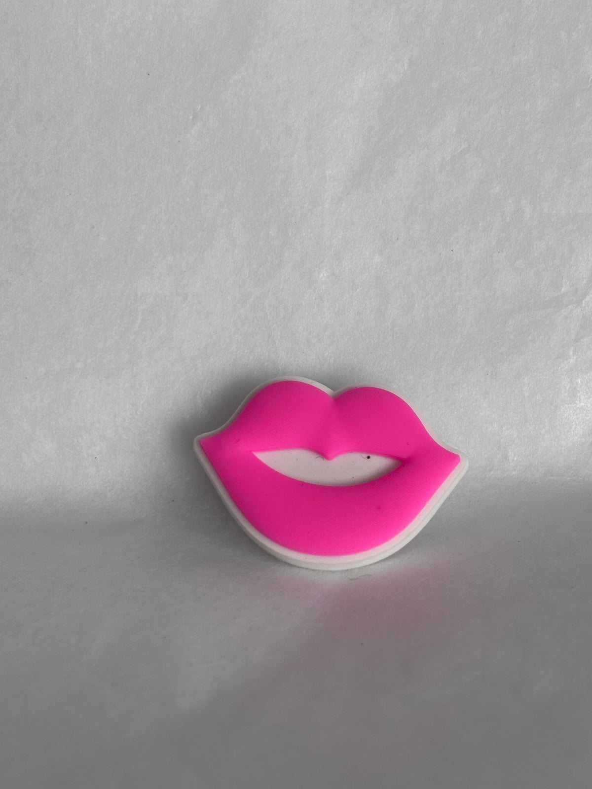Pink lips shoe charm